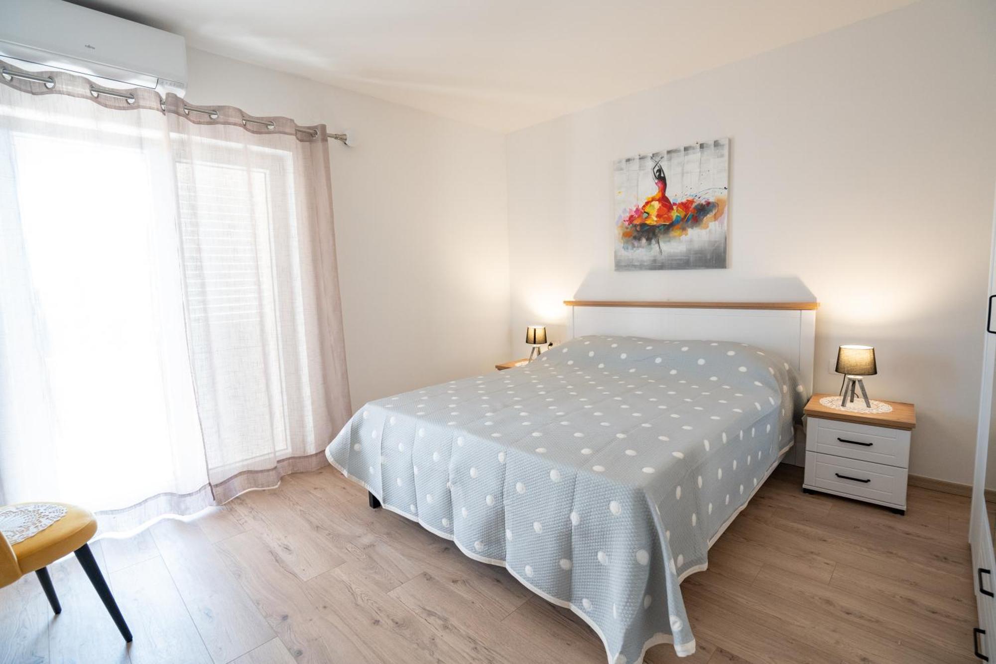 Apartments Tomulic Новаля Екстериор снимка