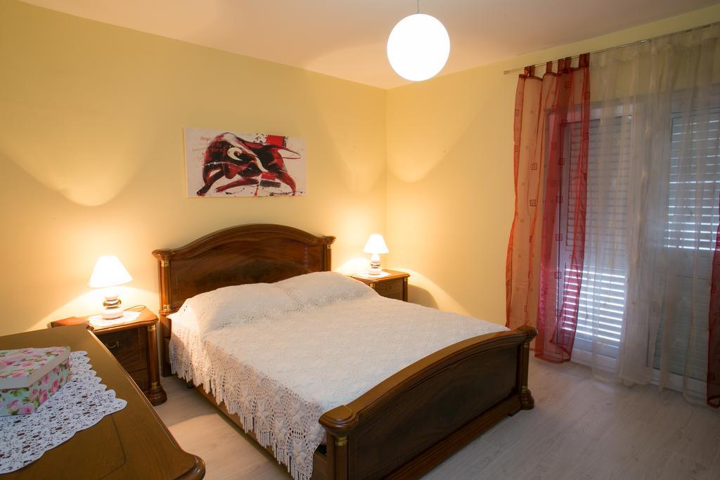 Apartments Tomulic Новаля Екстериор снимка