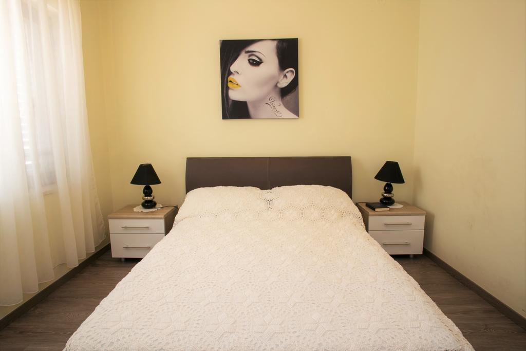 Apartments Tomulic Новаля Екстериор снимка